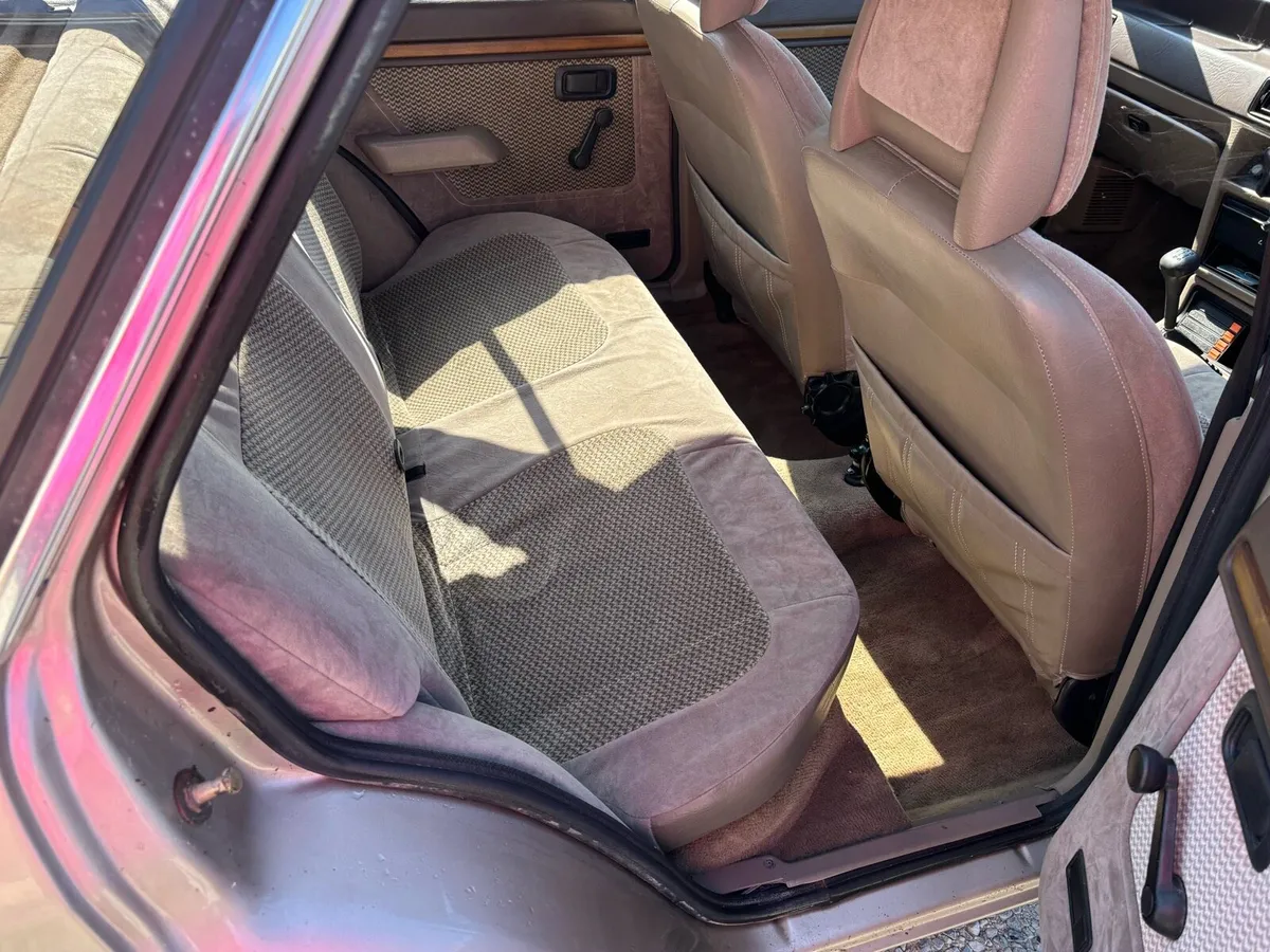 Ford Escort Ghia 1.3 low miles Read add - Image 2
