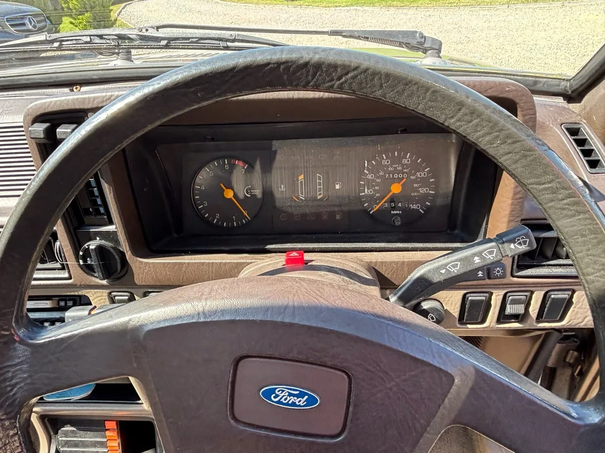Ford Escort Ghia 1.3 low miles Read add - Image 3