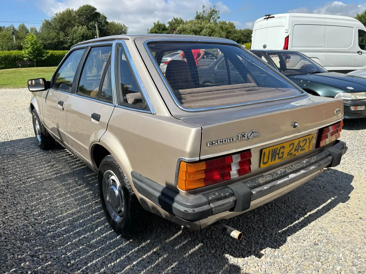 Ford Escort Ghia 1.3 low miles Read add - Image 4