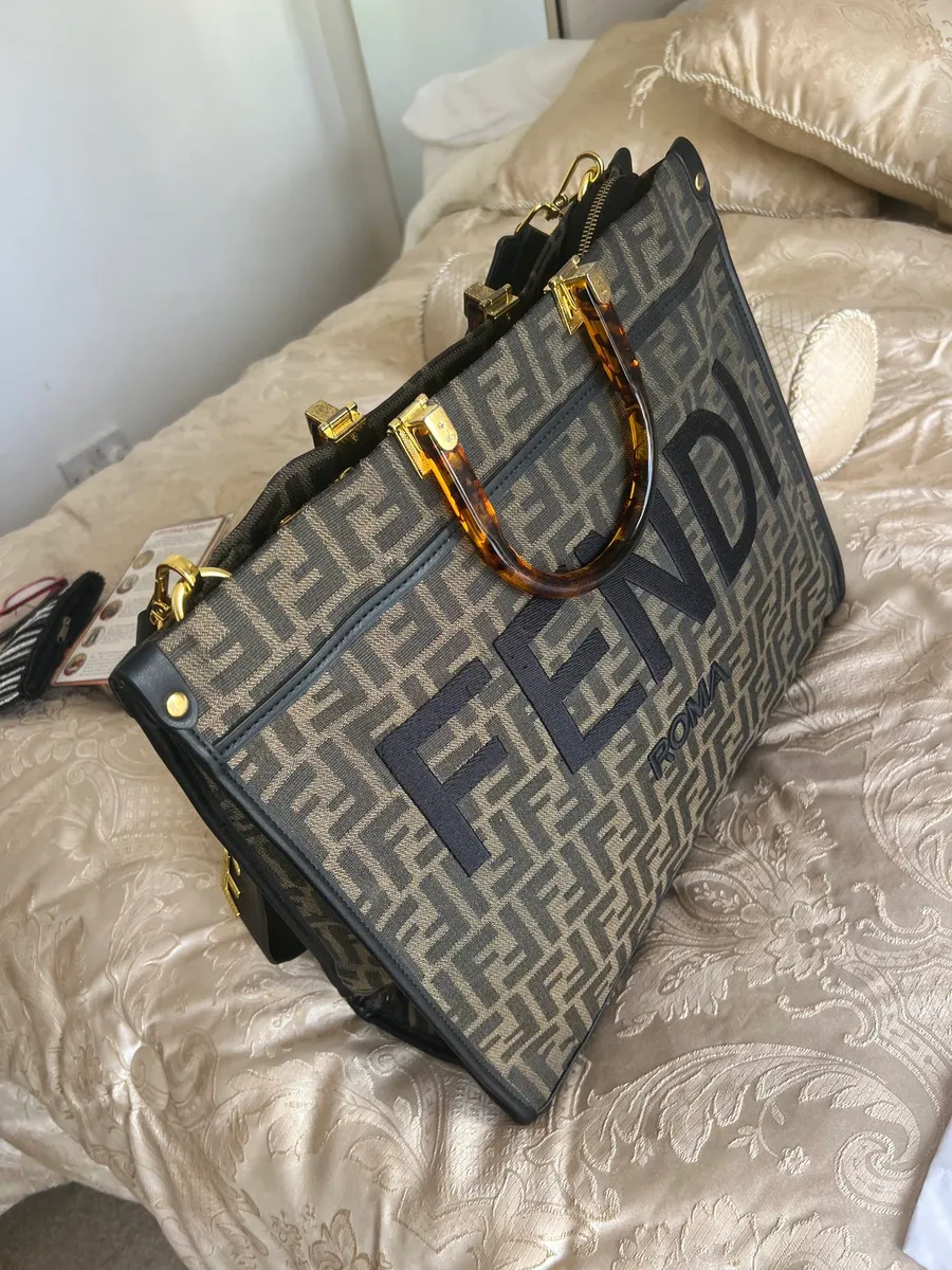 Fendi ladies handbag as new - Image 2