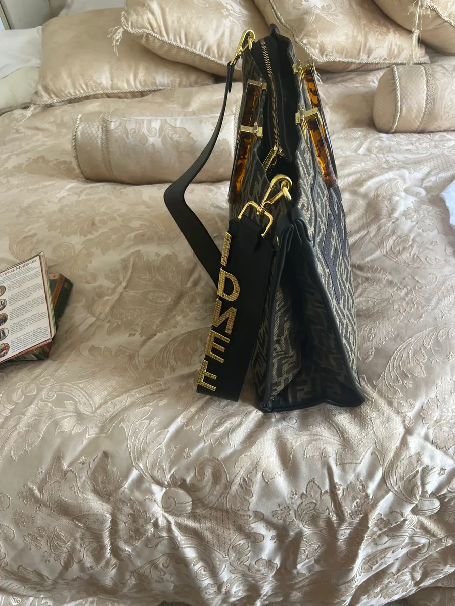 Fendi ladies handbag as new - Image 3