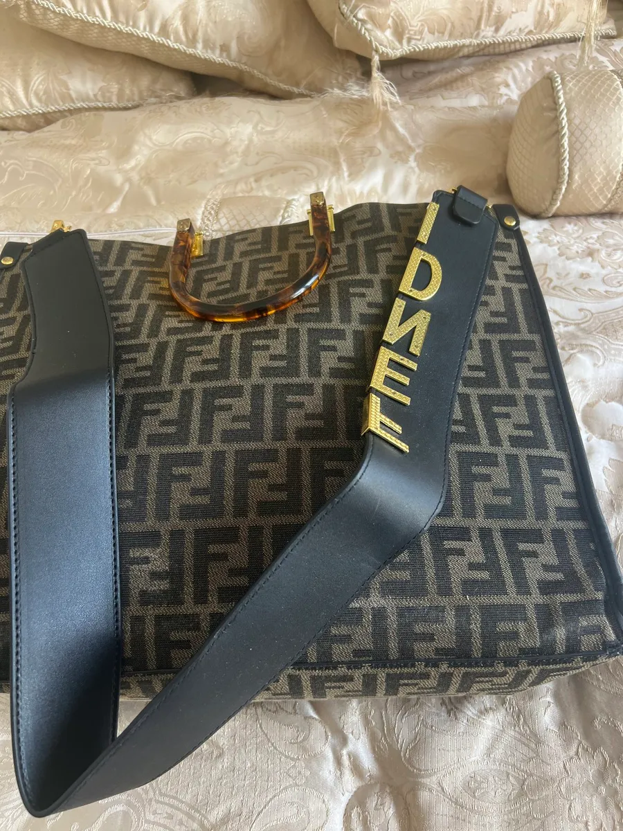 Fendi ladies handbag as new - Image 4
