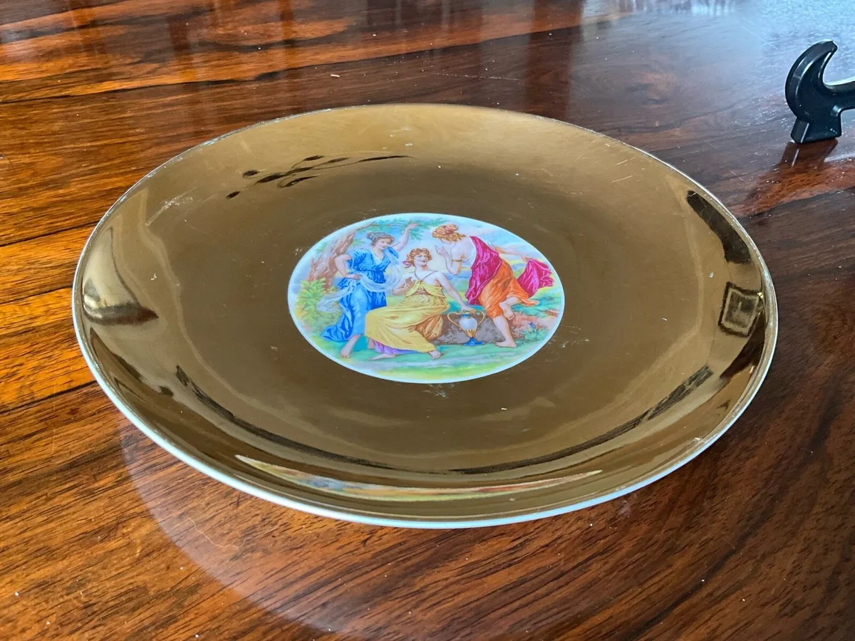 Victorian Gold Plate with Centre Design - Image 1