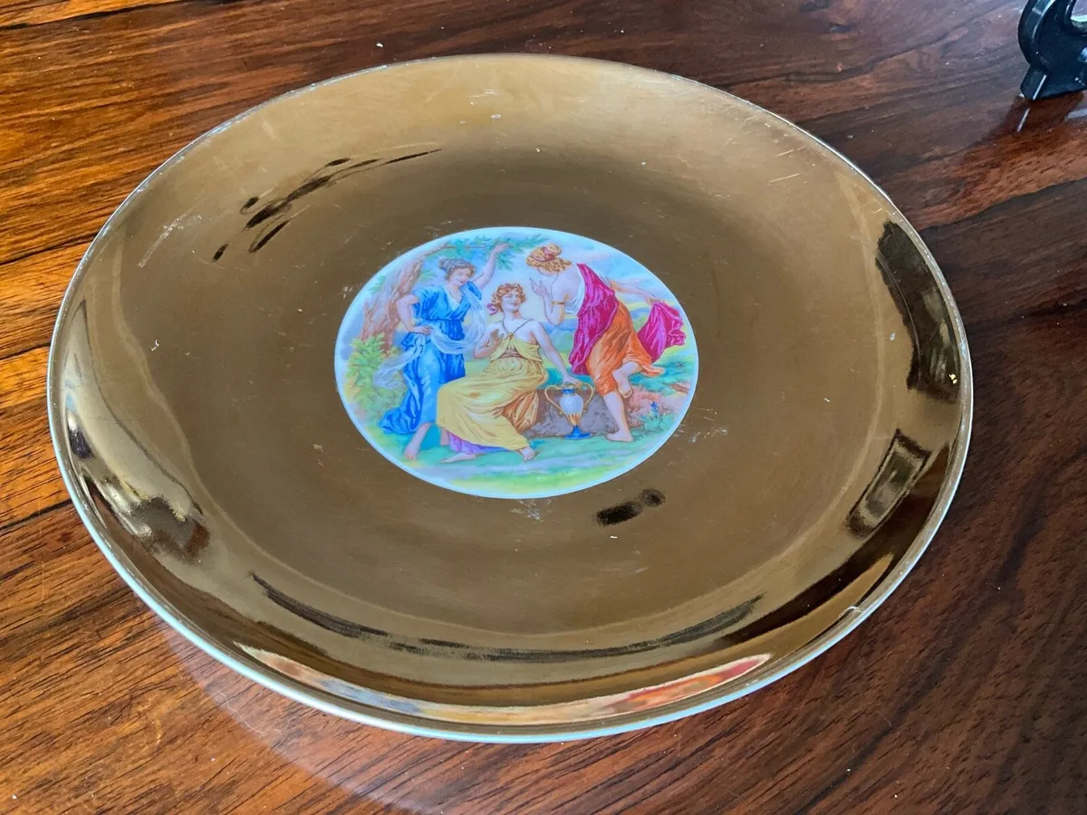 Victorian Gold Plate with Centre Design - Image 2