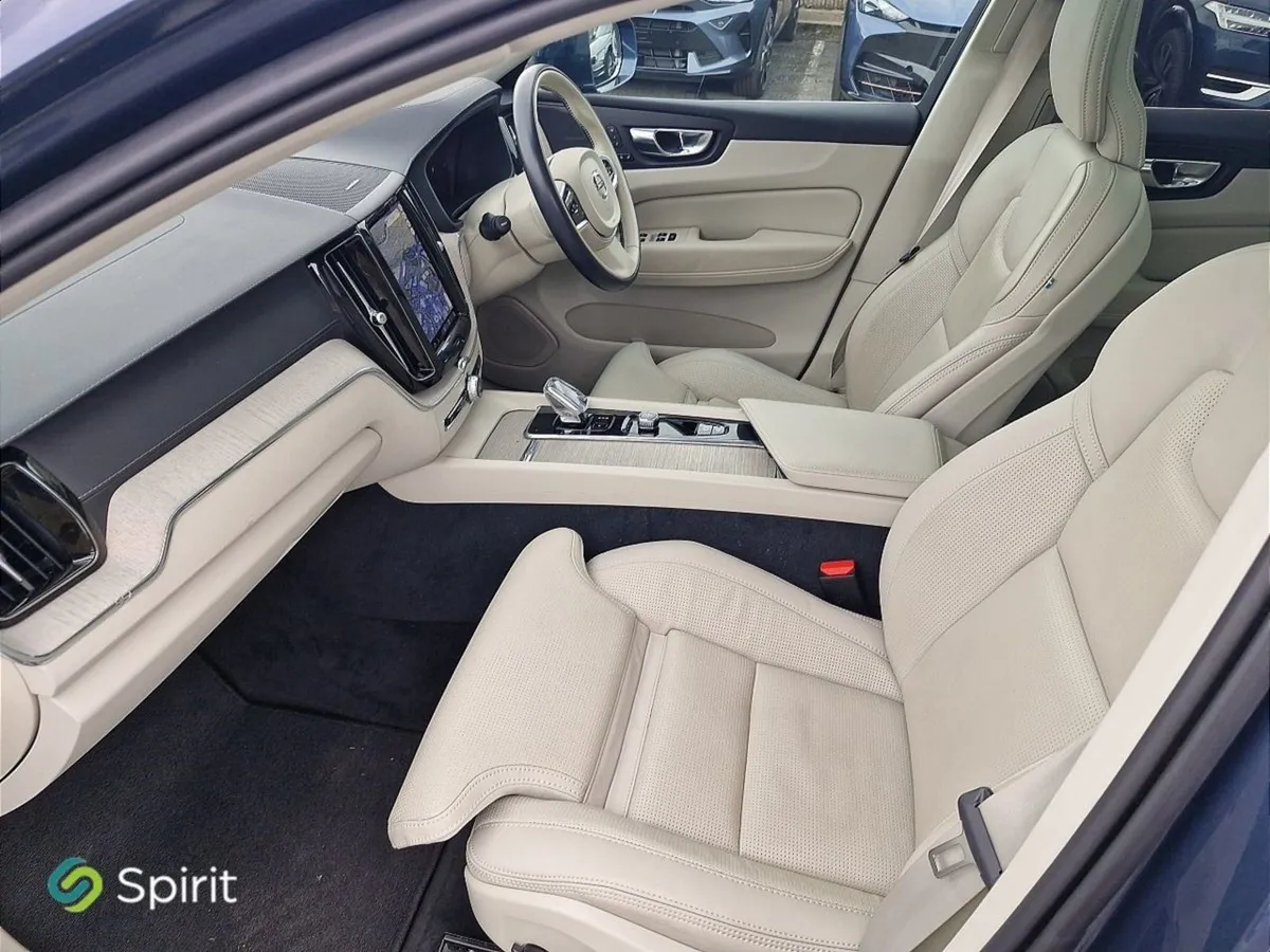 Volvo XC60 T8  plug In Hybrid  Inscription Pro  A - Image 4