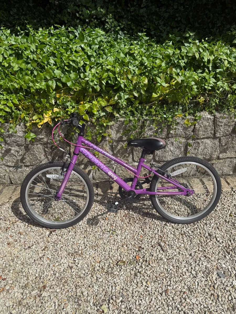 Girls bicycle - Like new - Image 1