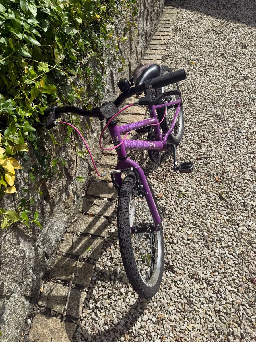 Girls bicycle - Like new - Image 2