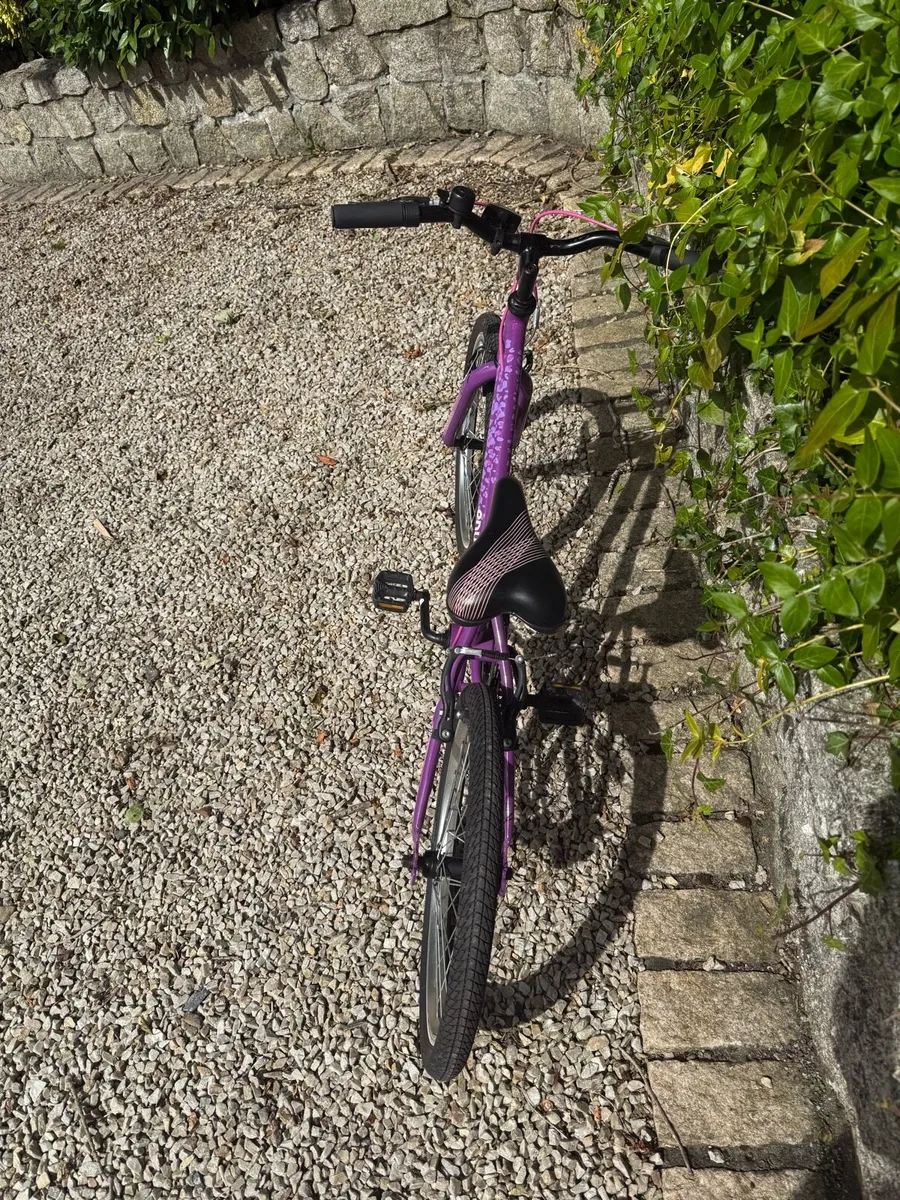 Girls bicycle - Like new - Image 3