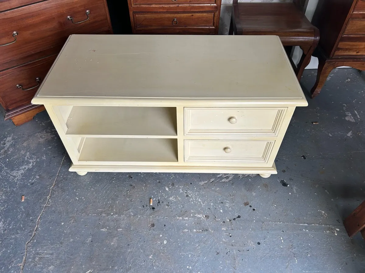 T v cabinet