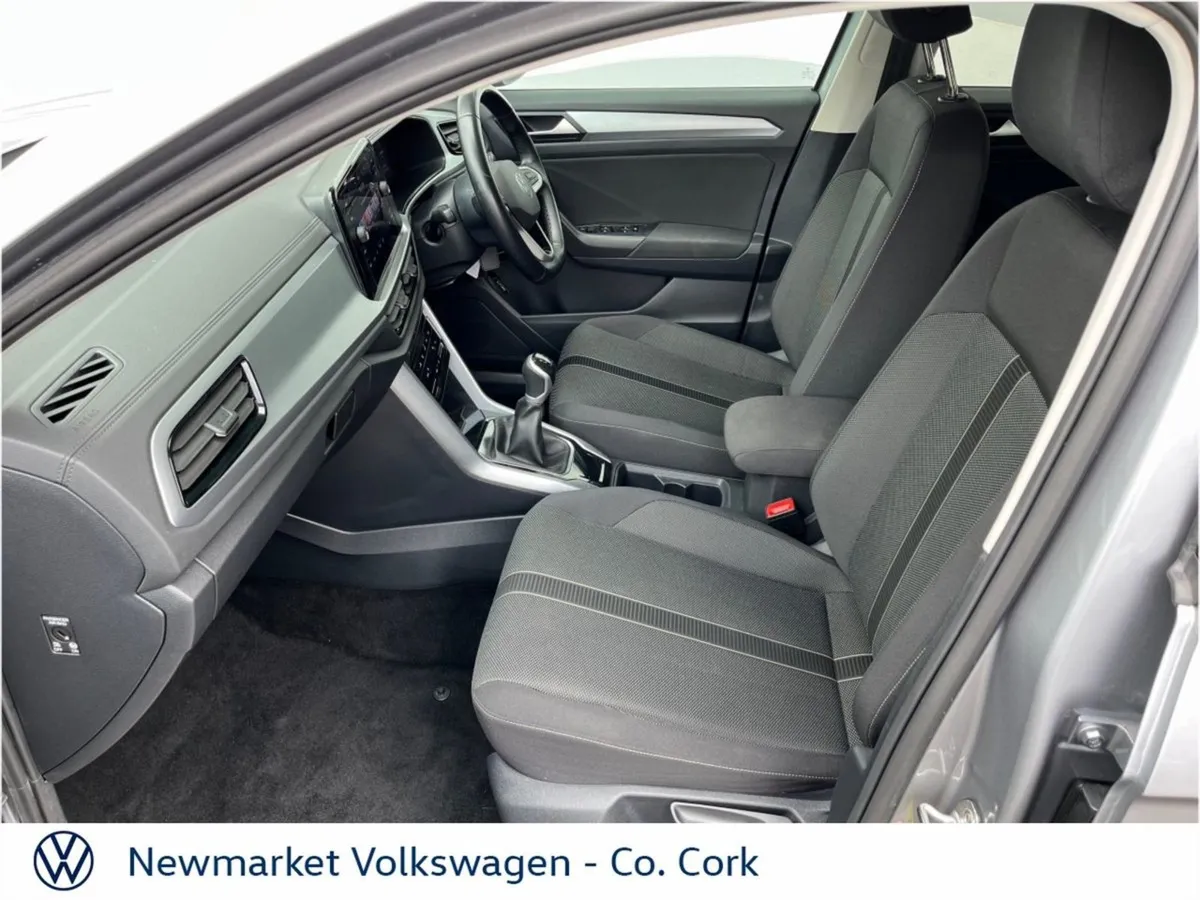 Volkswagen T-Roc 2.0tdi 116BHP Life Rear View Cam - Image 4