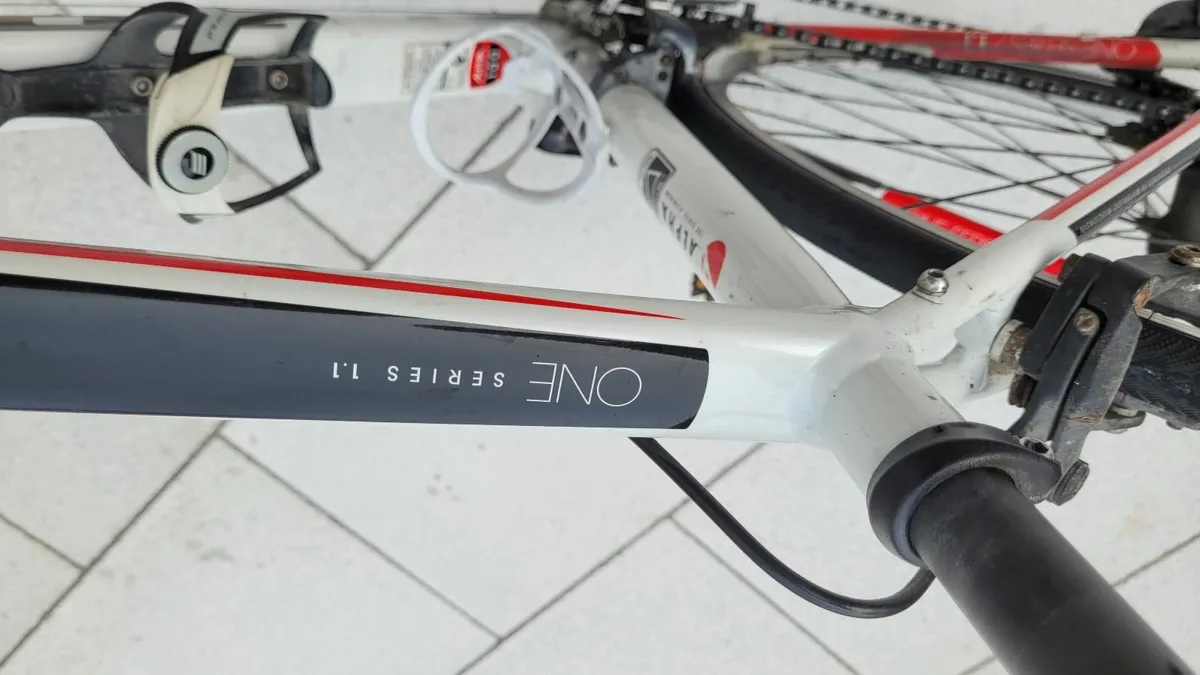 Road Bike -Trek One Series 1.1 - Image 2