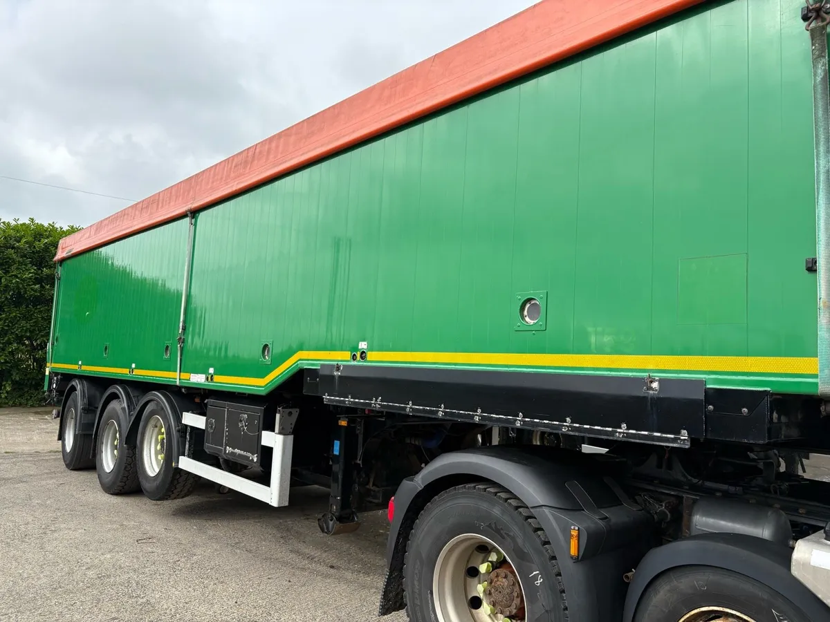 2010 Muldoon Triaxle Bulk Blower Rear Steer - Image 3
