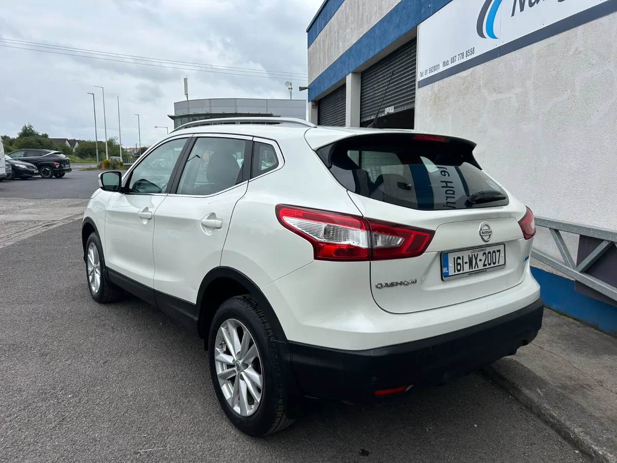 Nissan Qashqai. SAT NAV. PAN ROOF. - Image 3