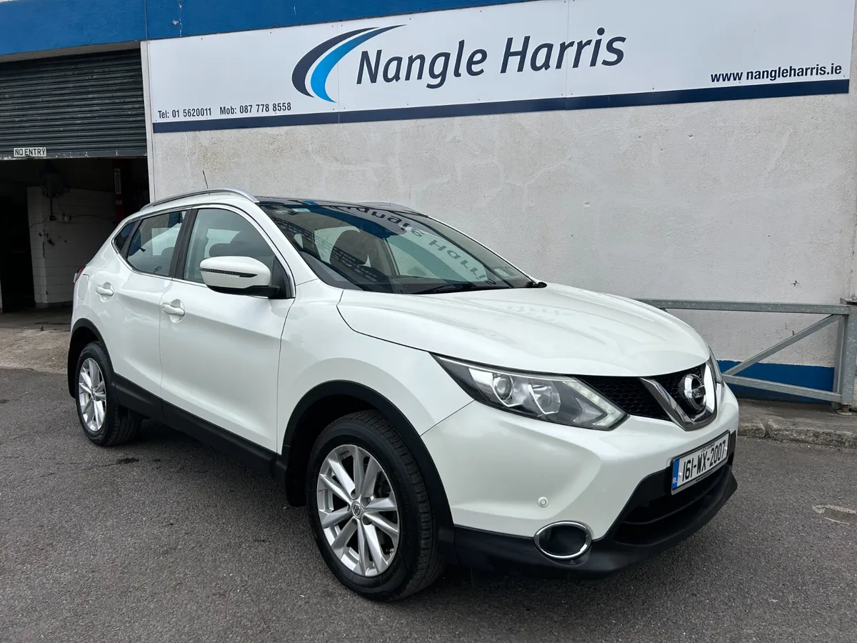 Nissan Qashqai. SAT NAV. PAN ROOF. - Image 4