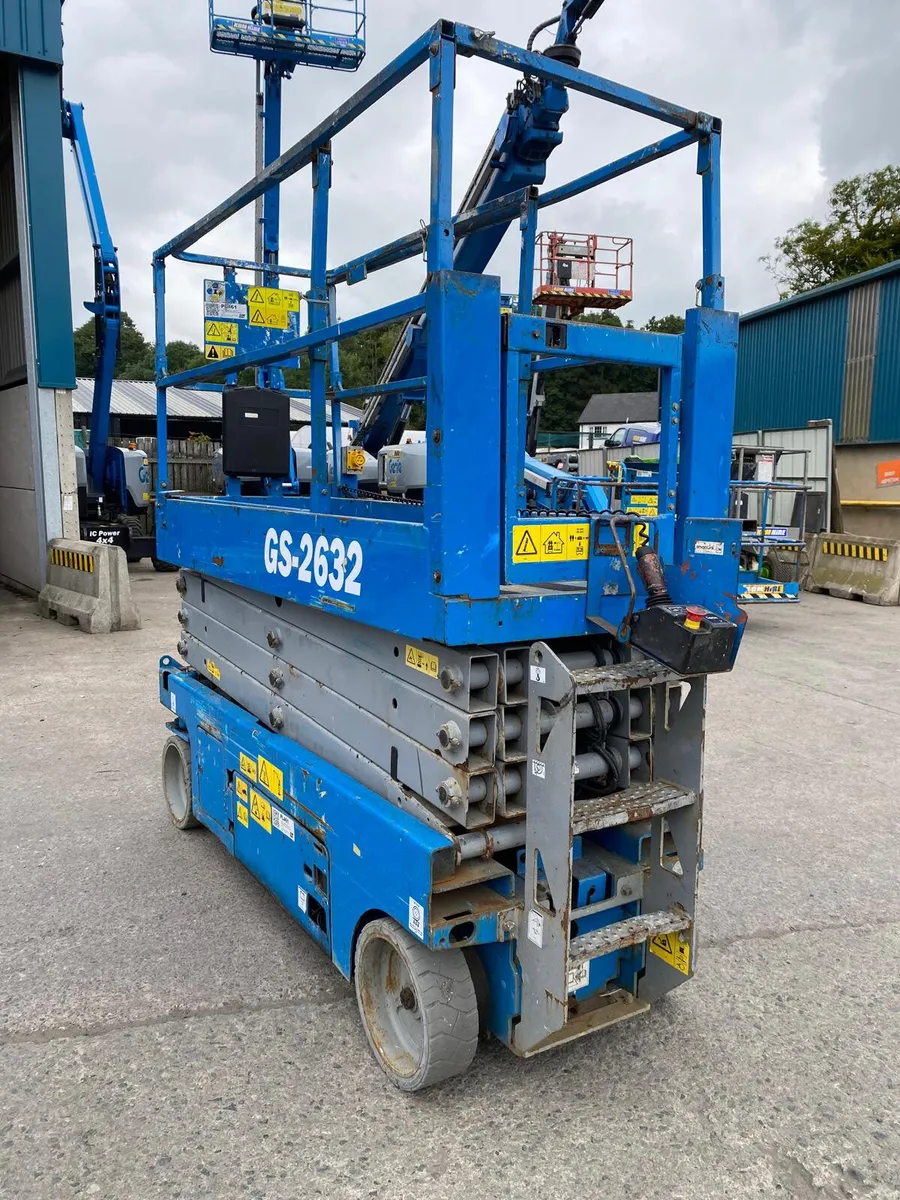 2014 GENIE GS2632 32FT NARROW ELECTRIC SCISSOR - Image 1