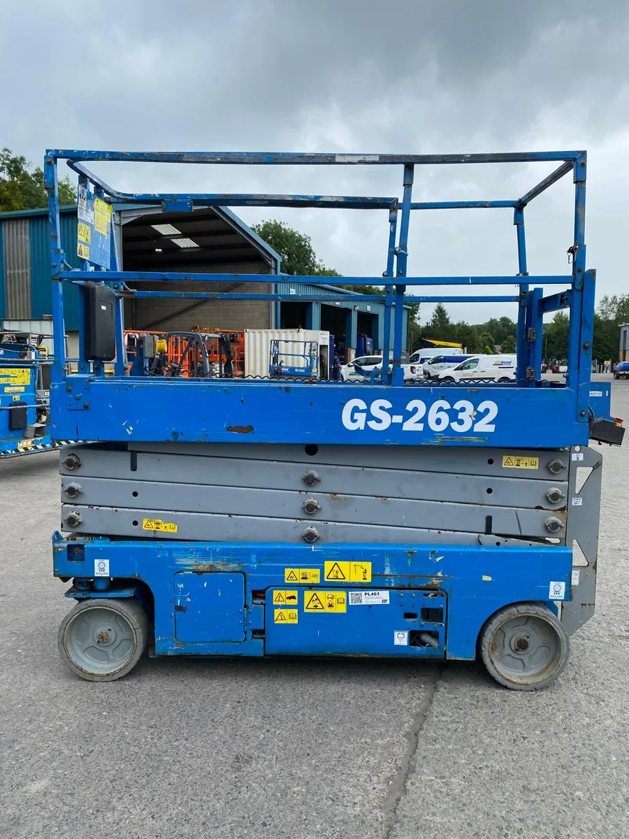 2014 GENIE GS2632 32FT NARROW ELECTRIC SCISSOR - Image 4