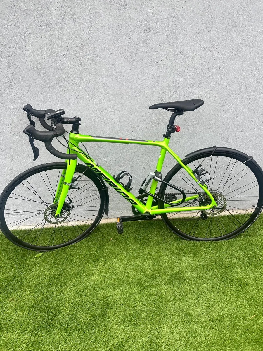 Merida Scultura 200D road bike - Image 1