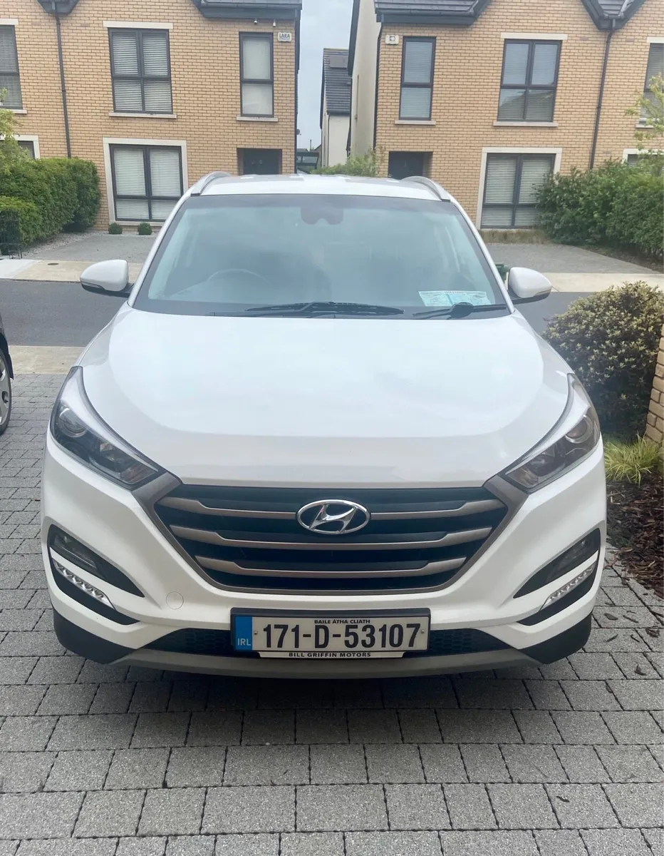 171 Hyundai Tucson 1.7 Diesel S.E NAV BLD 5DR - Image 1
