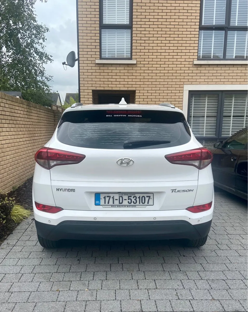 171 Hyundai Tucson 1.7 Diesel S.E NAV BLD 5DR - Image 2
