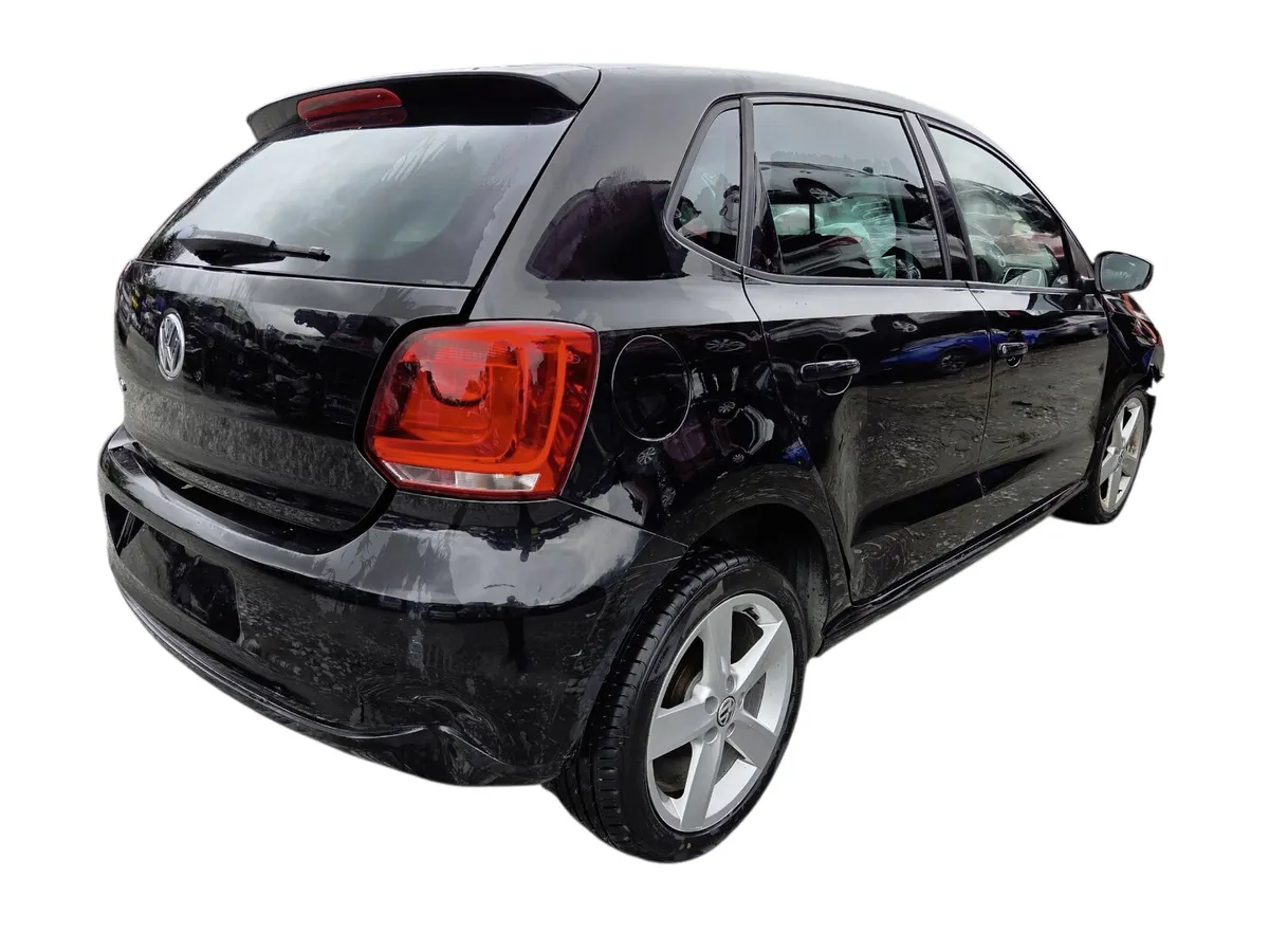 2014 VOLKSWAGEN POLO For Breaking/Dismantling - Image 1