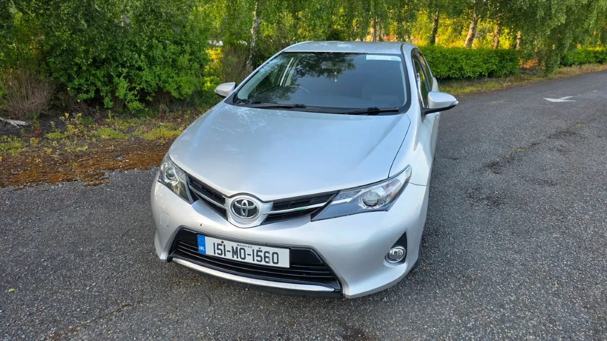 Toyota Auris 2015 - Image 2