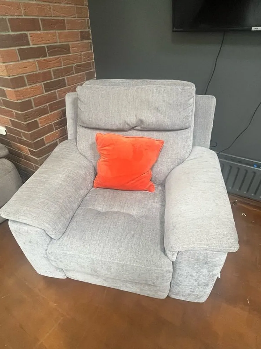Electric Reclining Armchair with USB charging port