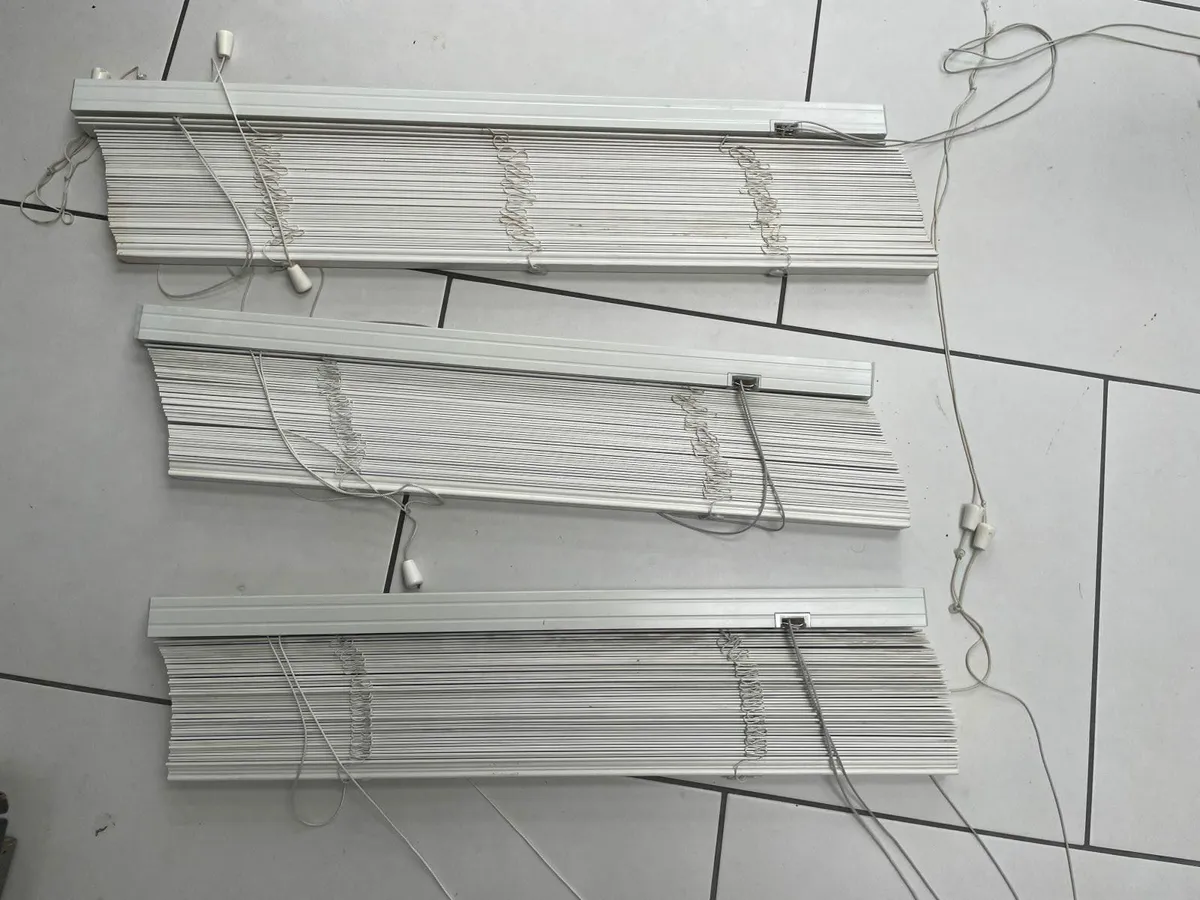Blinds - second hand 3 x white wooden - Image 3