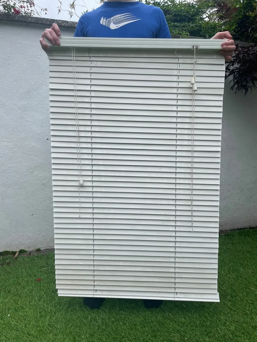 Blinds - second hand 3 x white wooden - Image 1