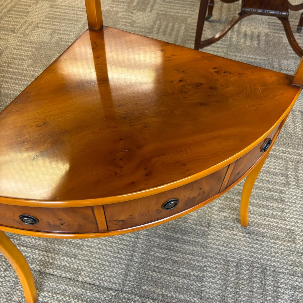 Beautiful tier corner unit with drawer. Great cond - Image 3
