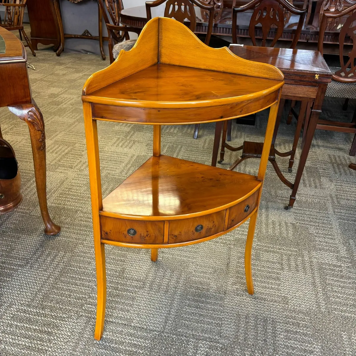 Beautiful tier corner unit with drawer. Great cond - Image 1