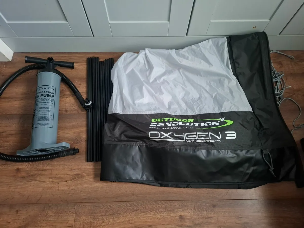 Outdoor Revolution Oxygen 3 Windbreak - Image 1