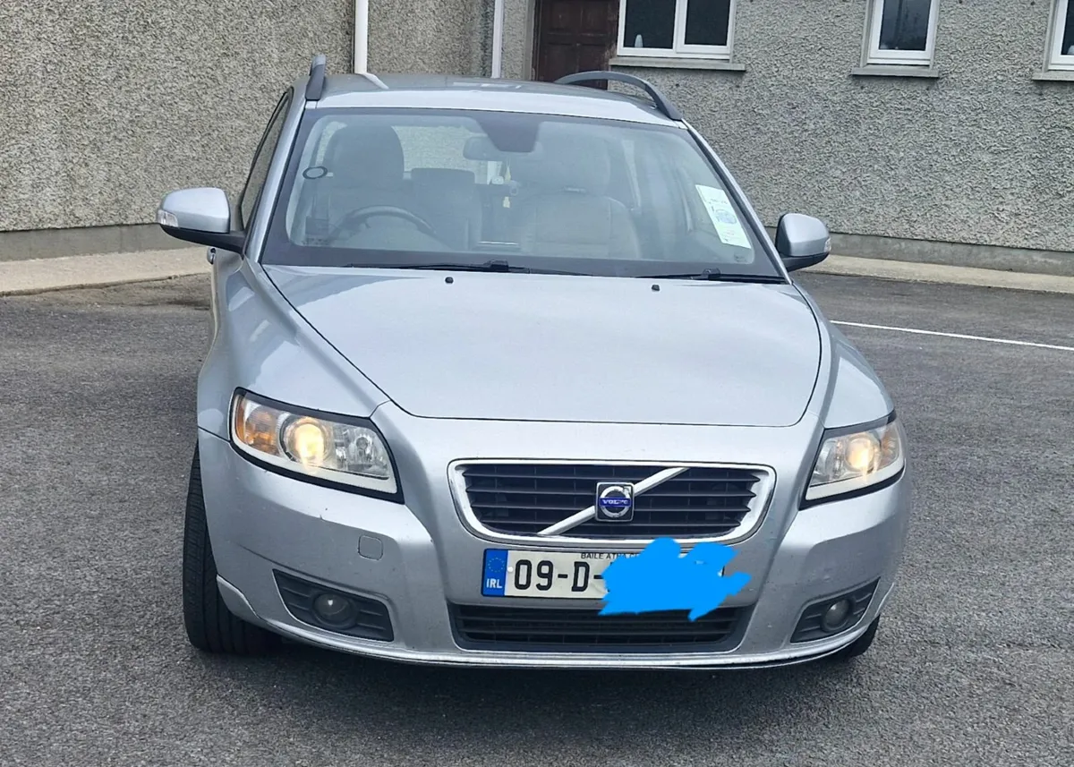 Volvo V50 2009 - Image 1