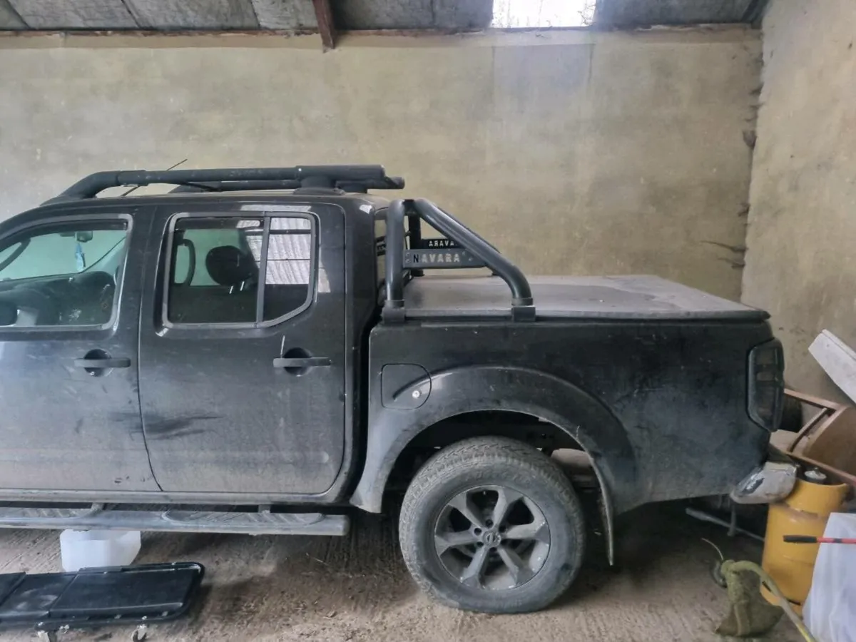 2009 automatic nissan navara - Image 1