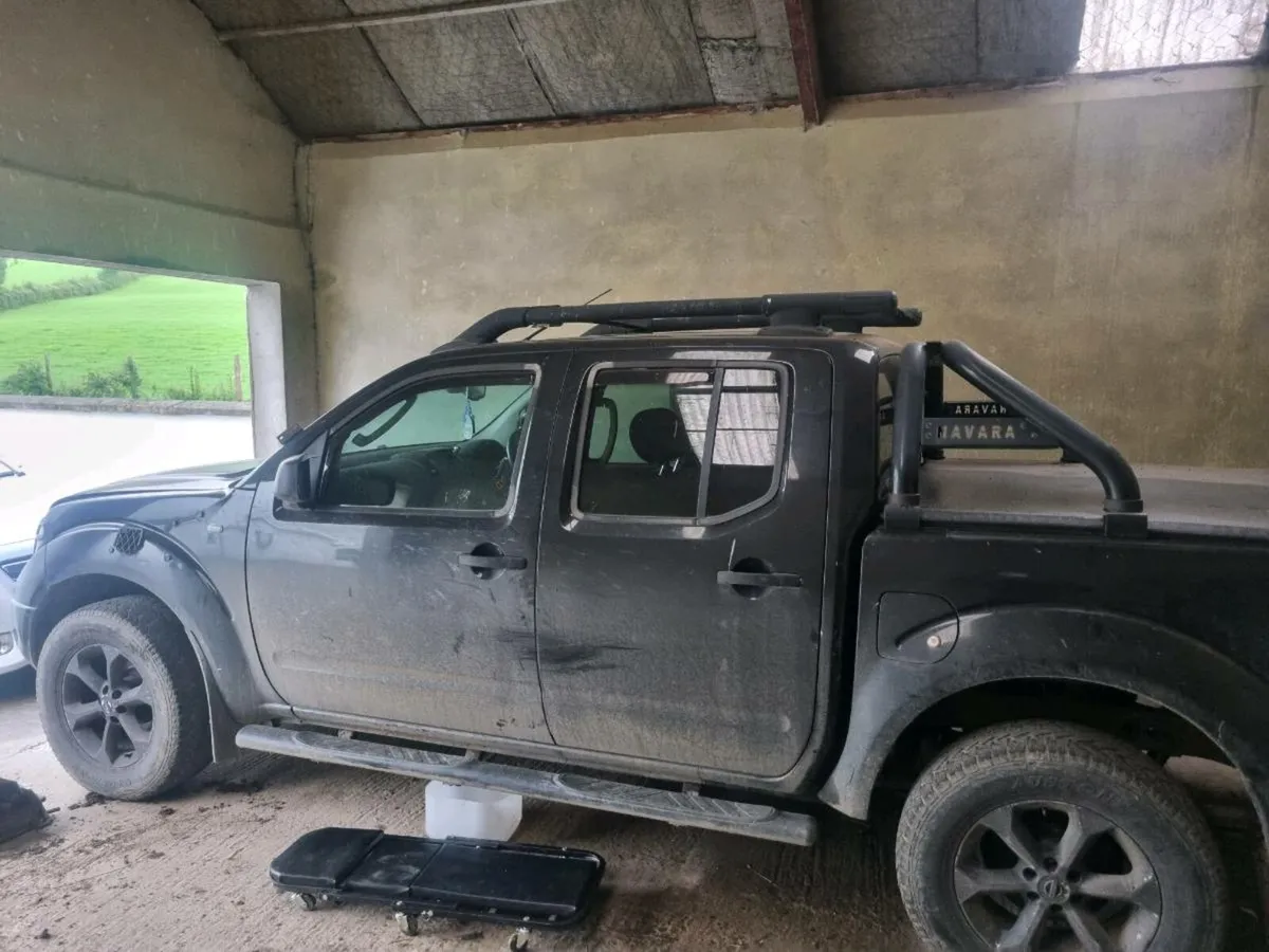 2009 automatic nissan navara - Image 2