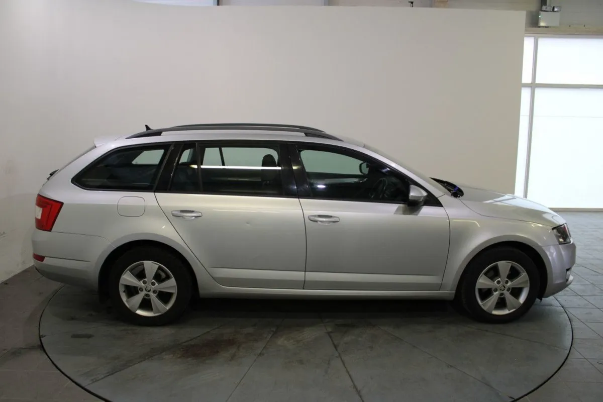 Skoda Octavia Se-l Combi 1.6tdi DSG - Image 2