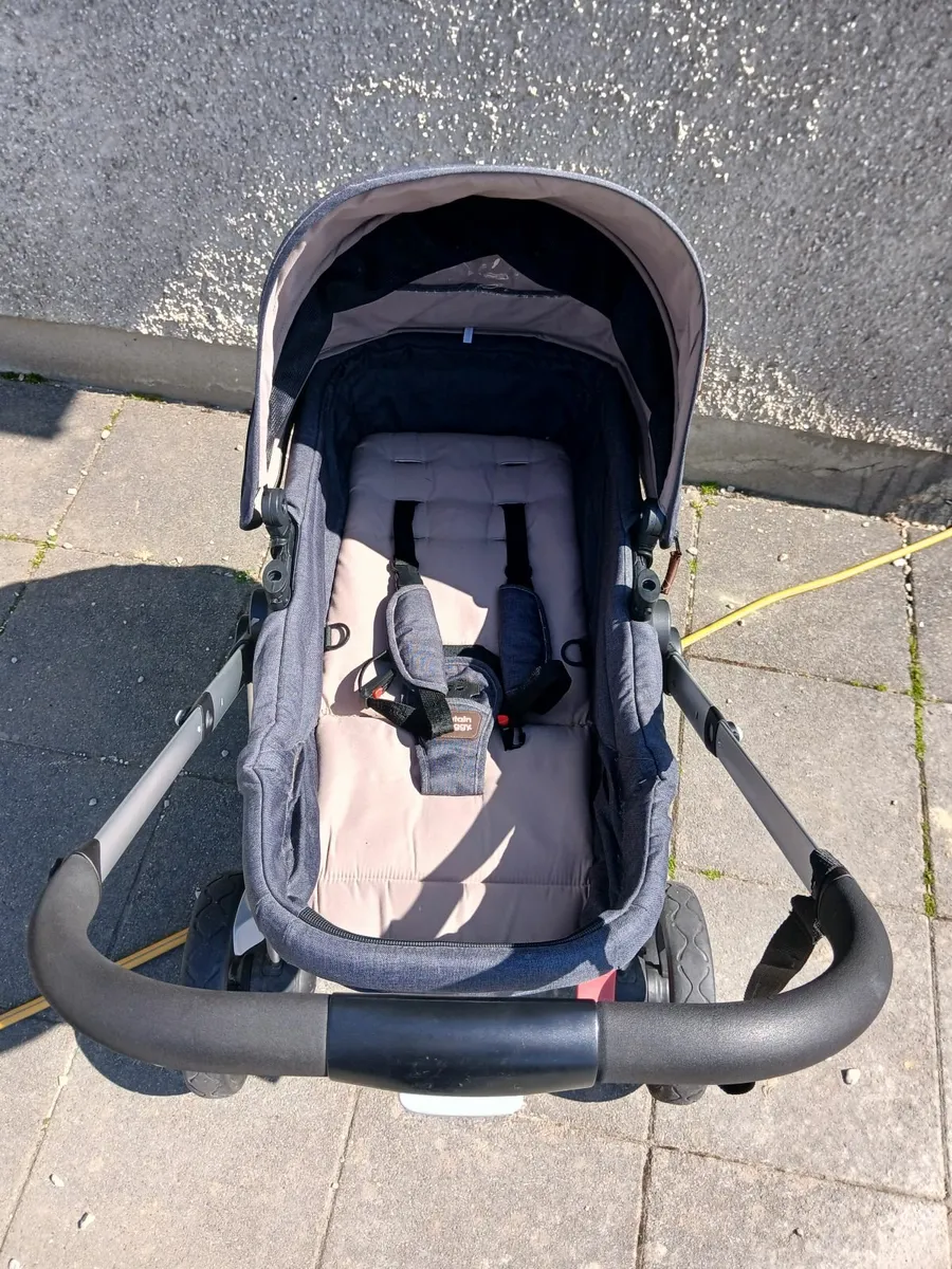 Mountain buggy pushchair - Image 2