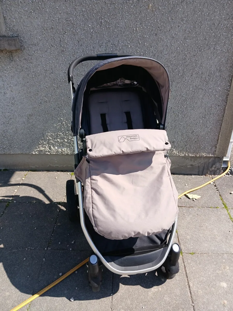 Mountain buggy pushchair - Image 3