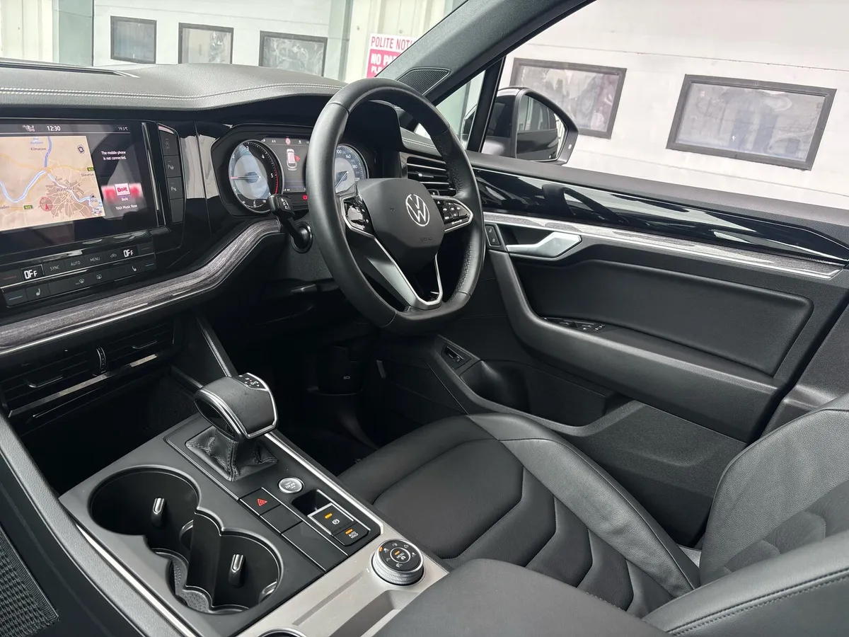 Volkswagen Touareg   3.0TDI 231HP Elegance 4M DSG - Image 3