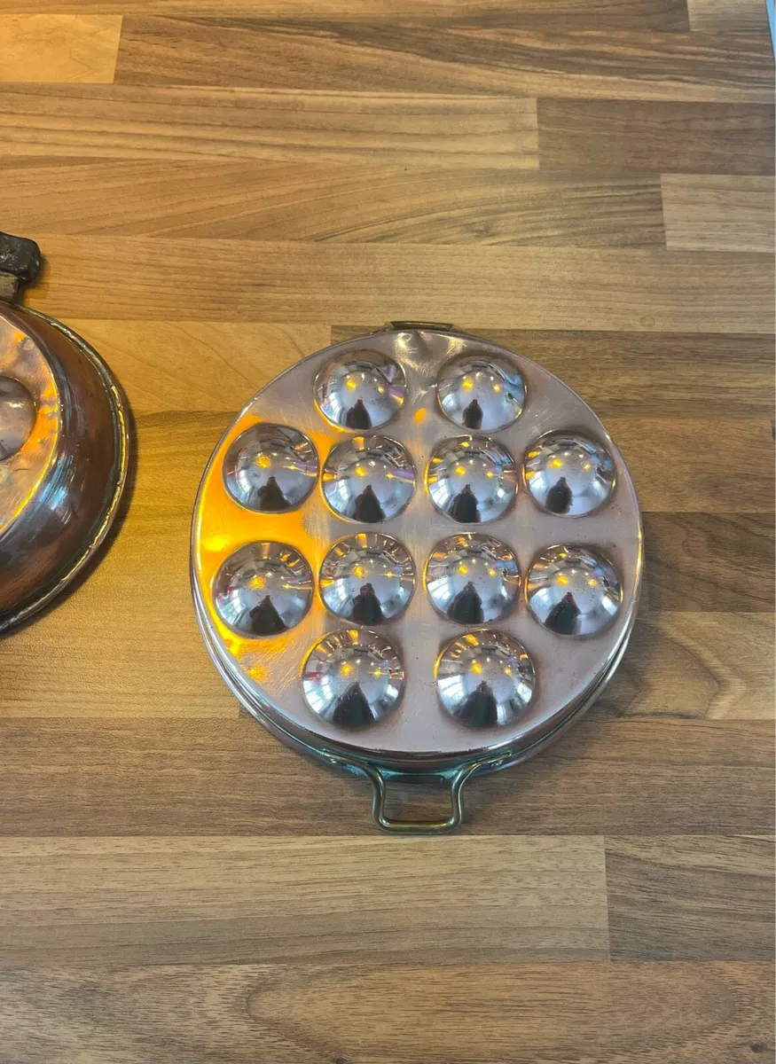 Vintage Pair of Copper Egg Poaching Pans - Image 2