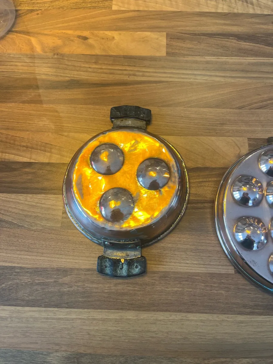 Vintage Pair of Copper Egg Poaching Pans - Image 3