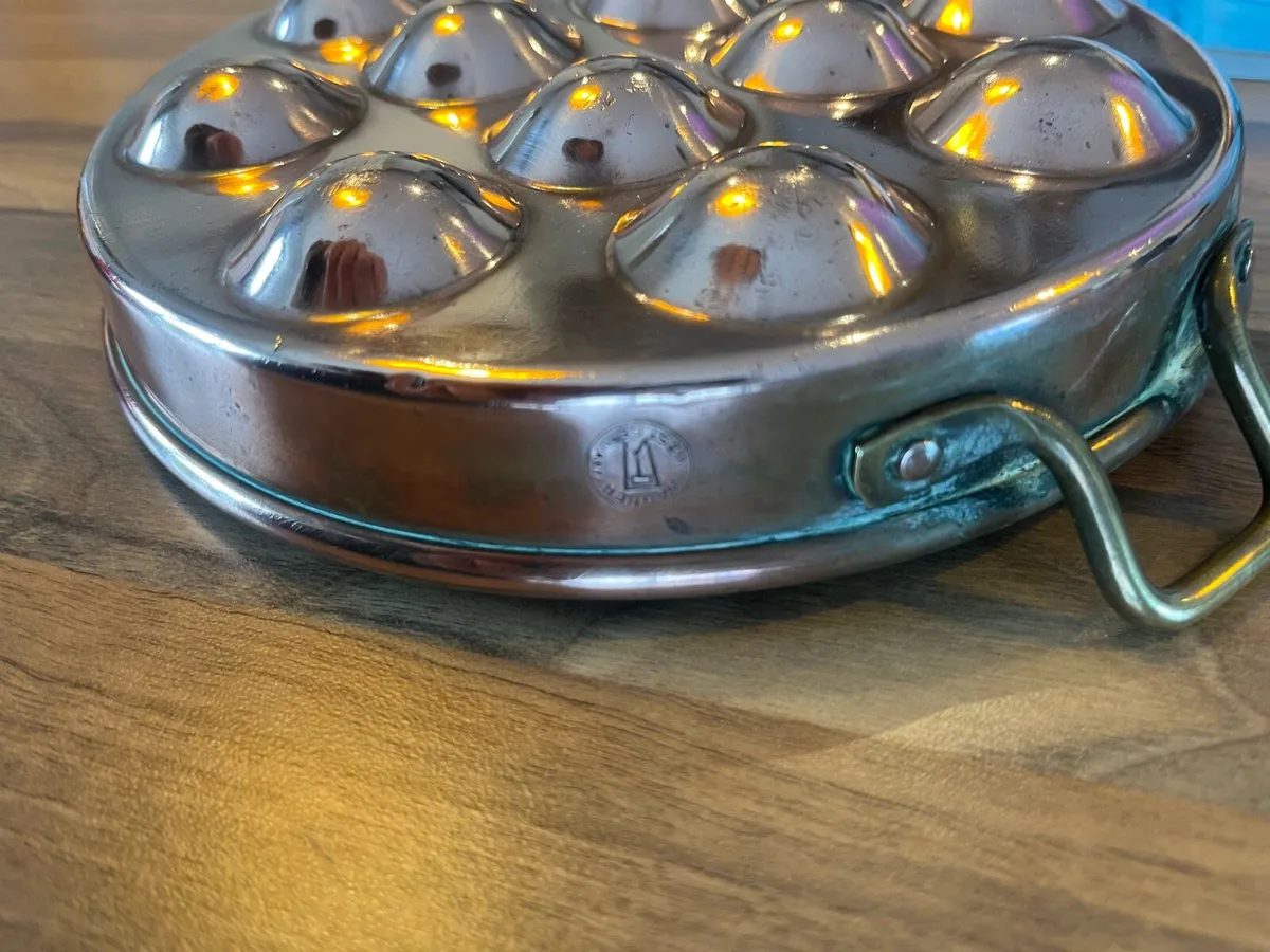 Vintage Pair of Copper Egg Poaching Pans - Image 4