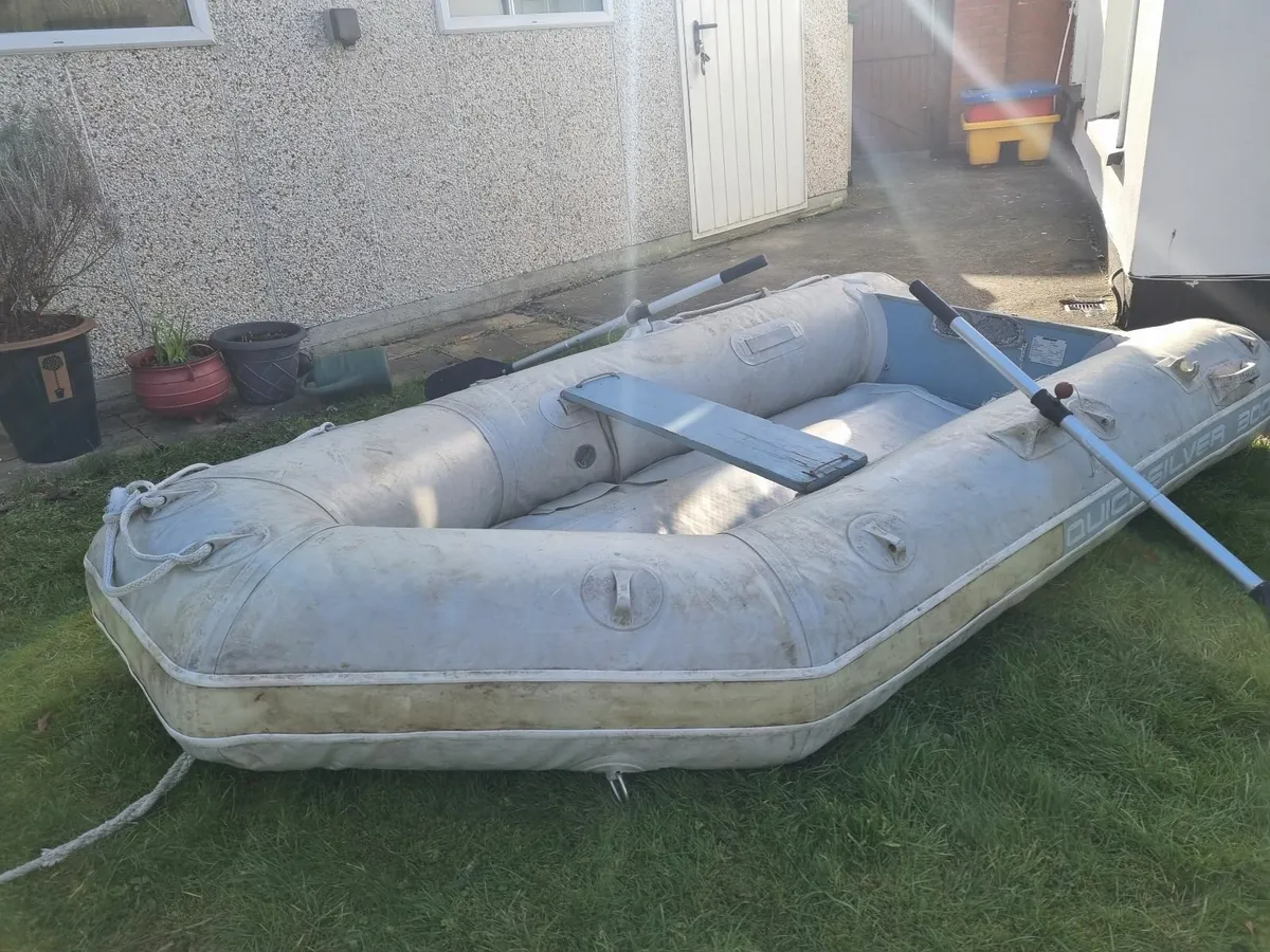 Inflatable dingy - Image 1