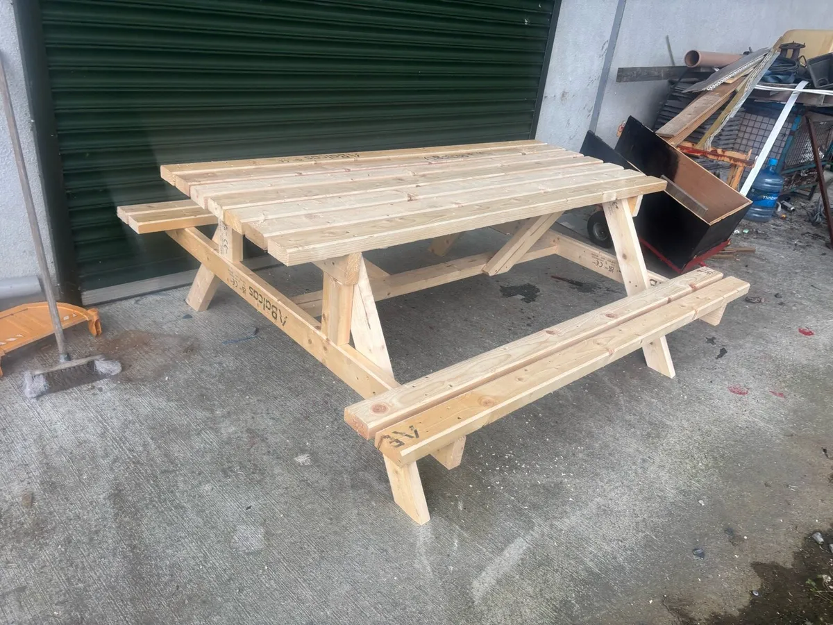 Picnic bench - Image 1