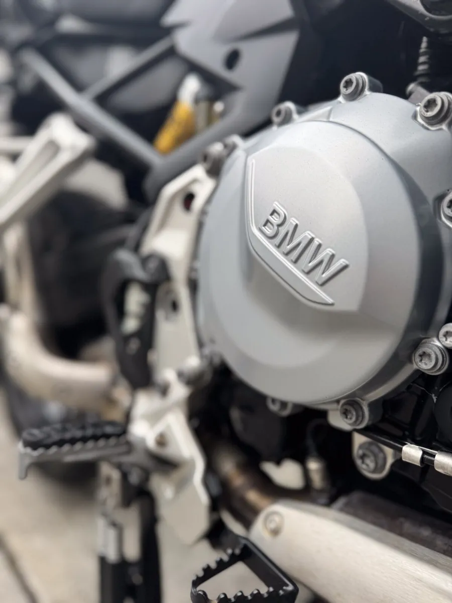 BMW F750GS Triple Black 2022 - Image 2