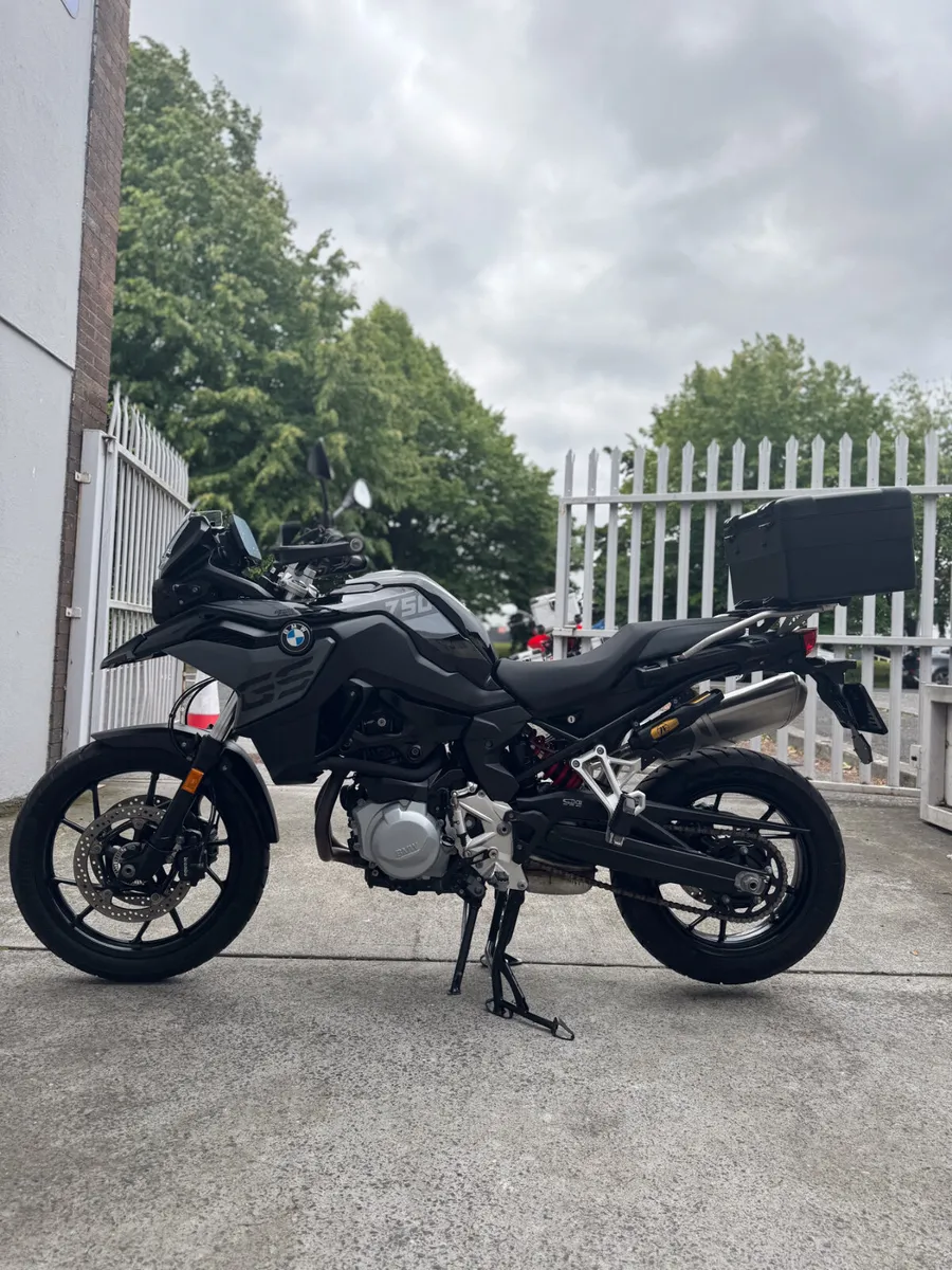 BMW F750GS Triple Black 2022 - Image 4