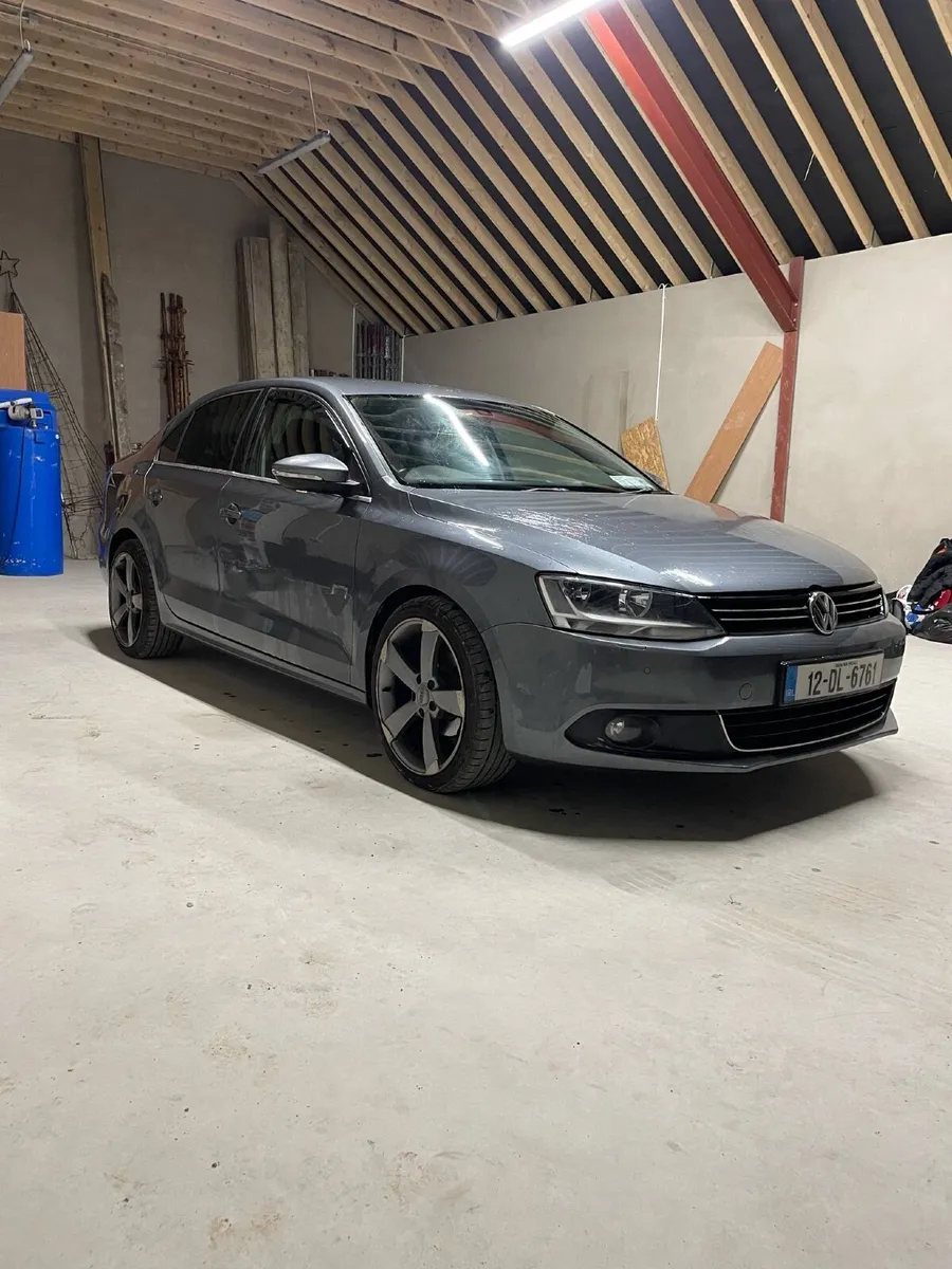Volkswagen Jetta 2012 - Image 2