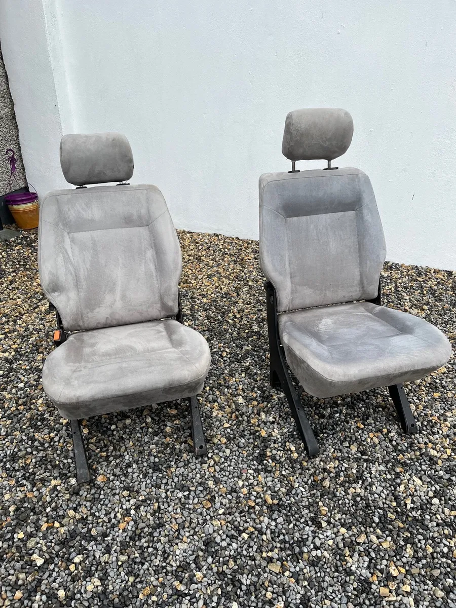 VW T4 multivan removable mid row seats - Image 3