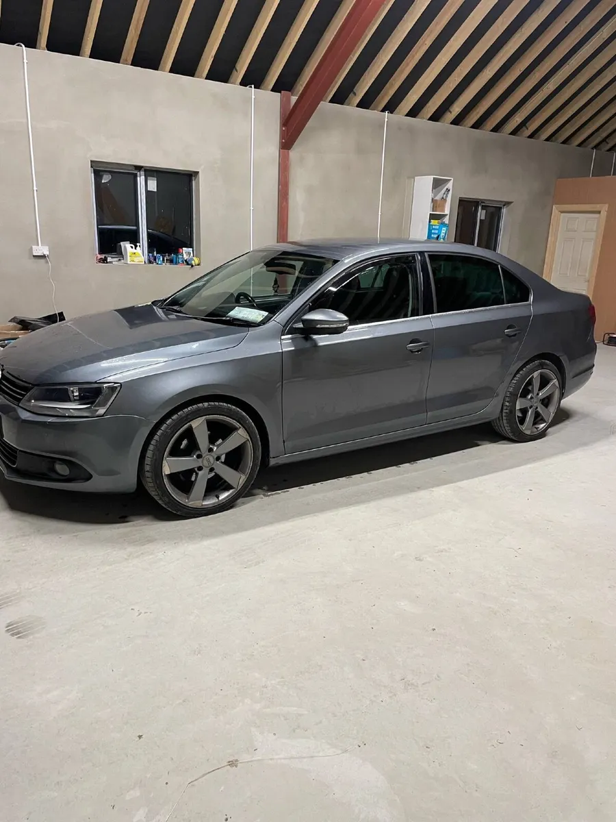 Volkswagen Jetta 2012 - Image 3