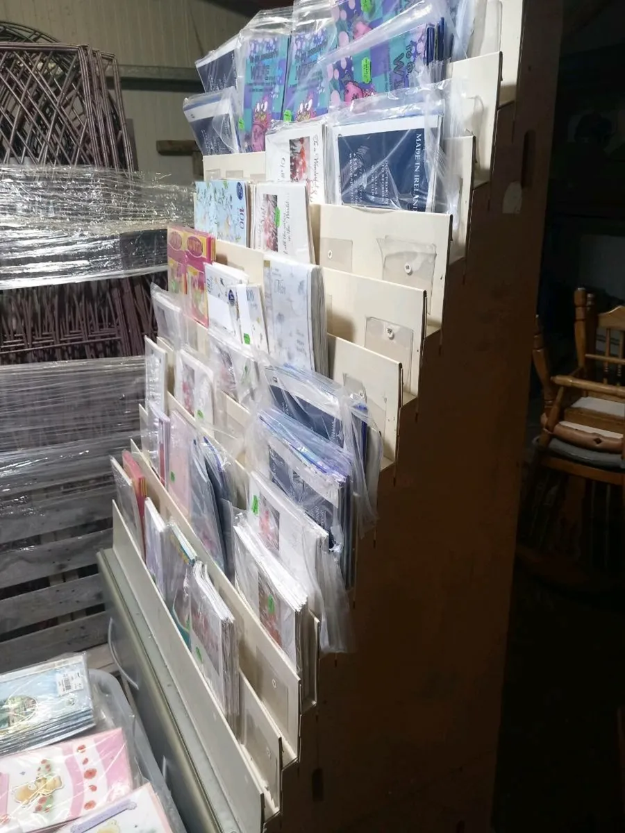 Card stand and cards - Image 1