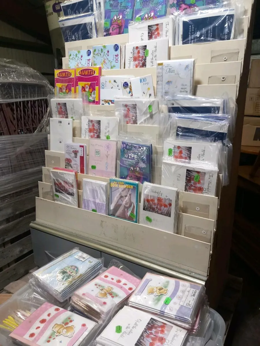 Card stand and cards - Image 2